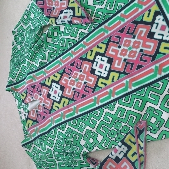Crown and Ivy Green & White Geometric Print Bell Sleeve Popover Dress - Picture 1 of 10